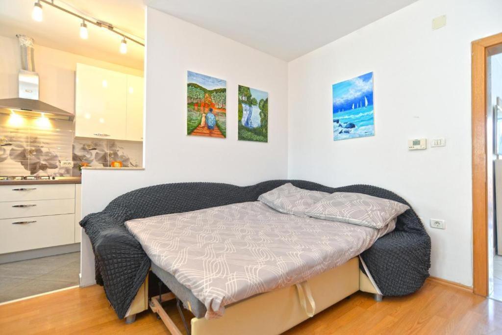 Apartman Eda พูลา ภายนอก รูปภาพ
