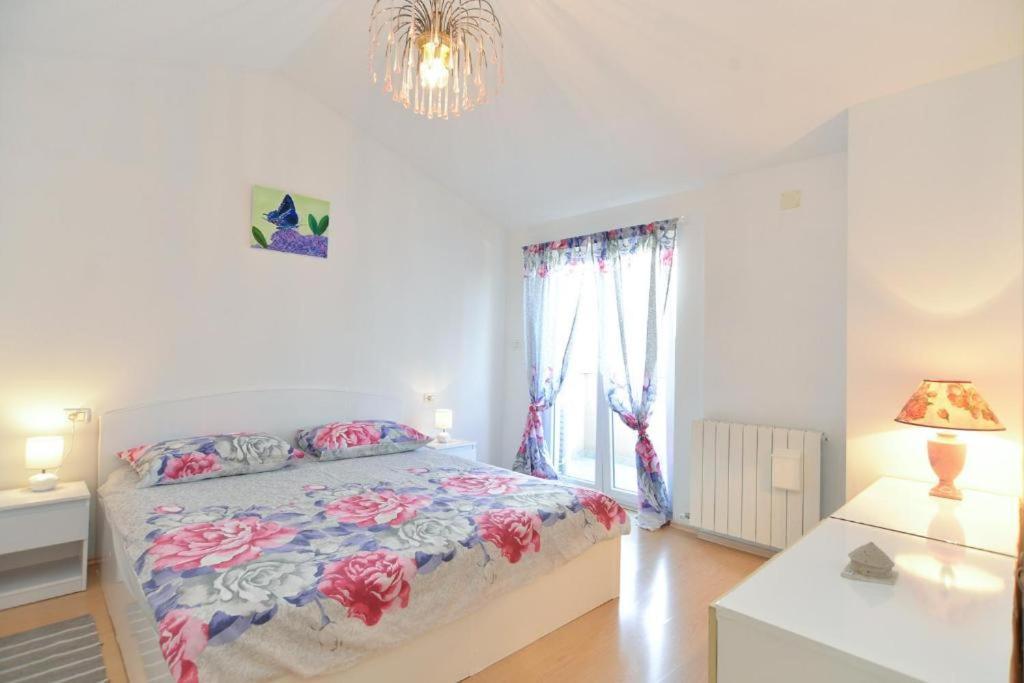 Apartman Eda พูลา ภายนอก รูปภาพ